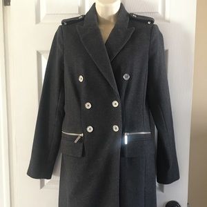 Wool coat. Fully lined.